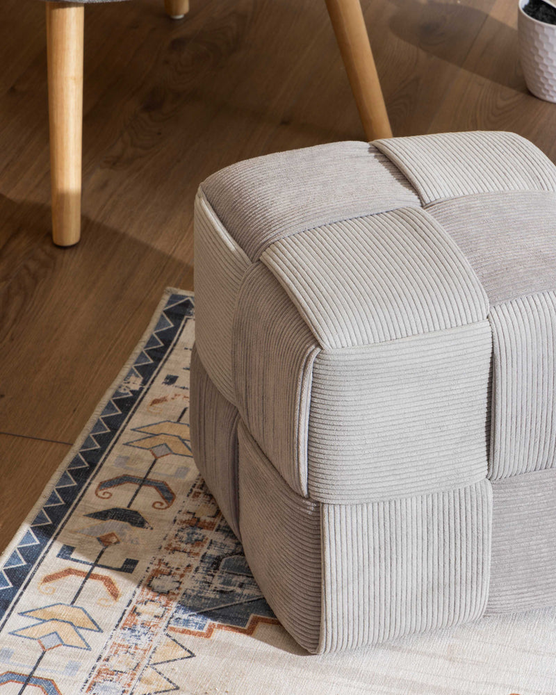 Pouf Dimo Brady en Velours à Côtes Tressé, Gris Clair