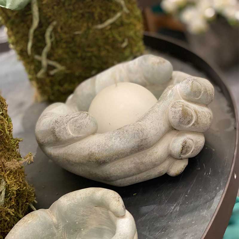 Vase en ciment EDG Enzo De Gasperi, mains en coupe, H 12 cm, P 24 cm, gris clair, imperméable