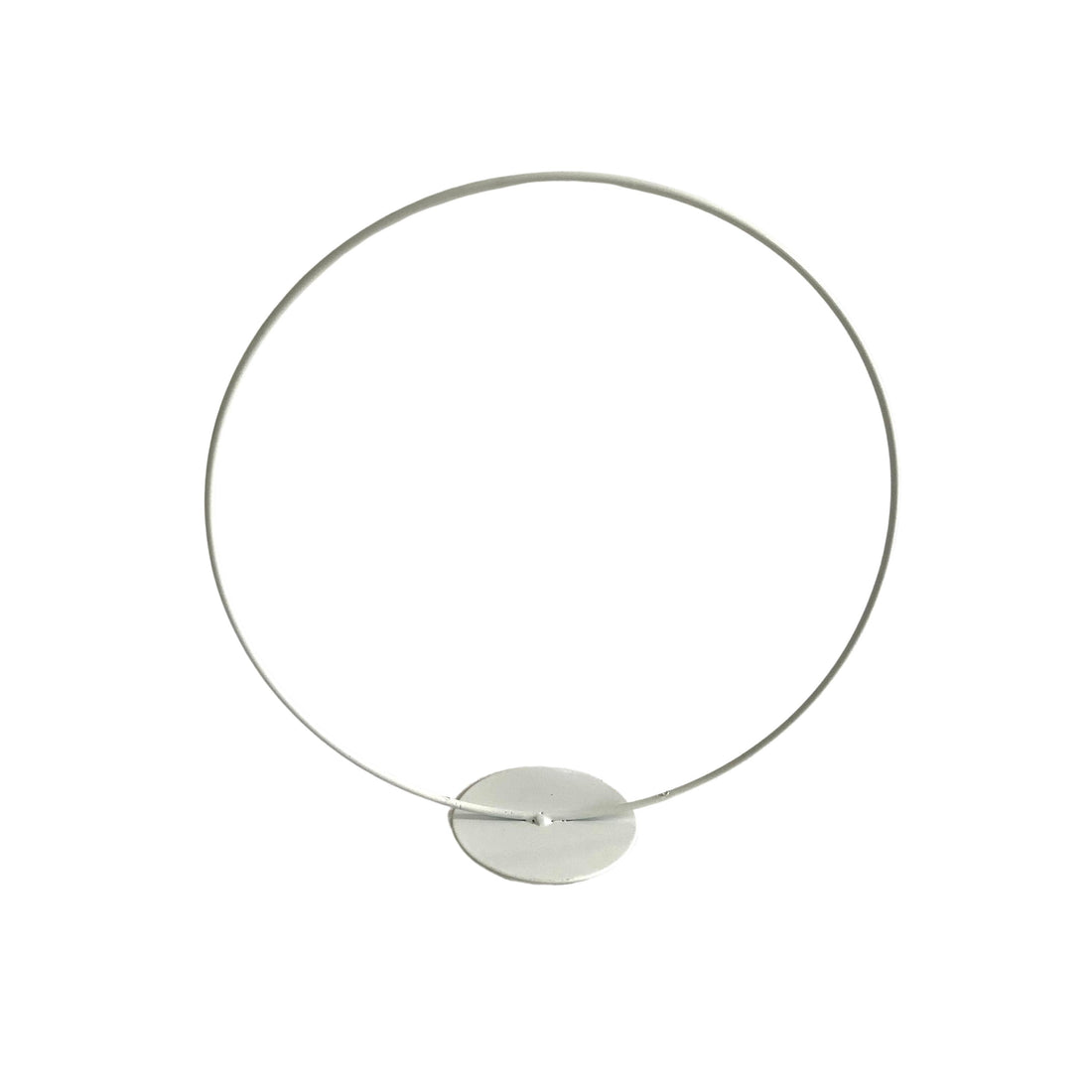 Coffret en osier blanc rond sur socle D 25 cm