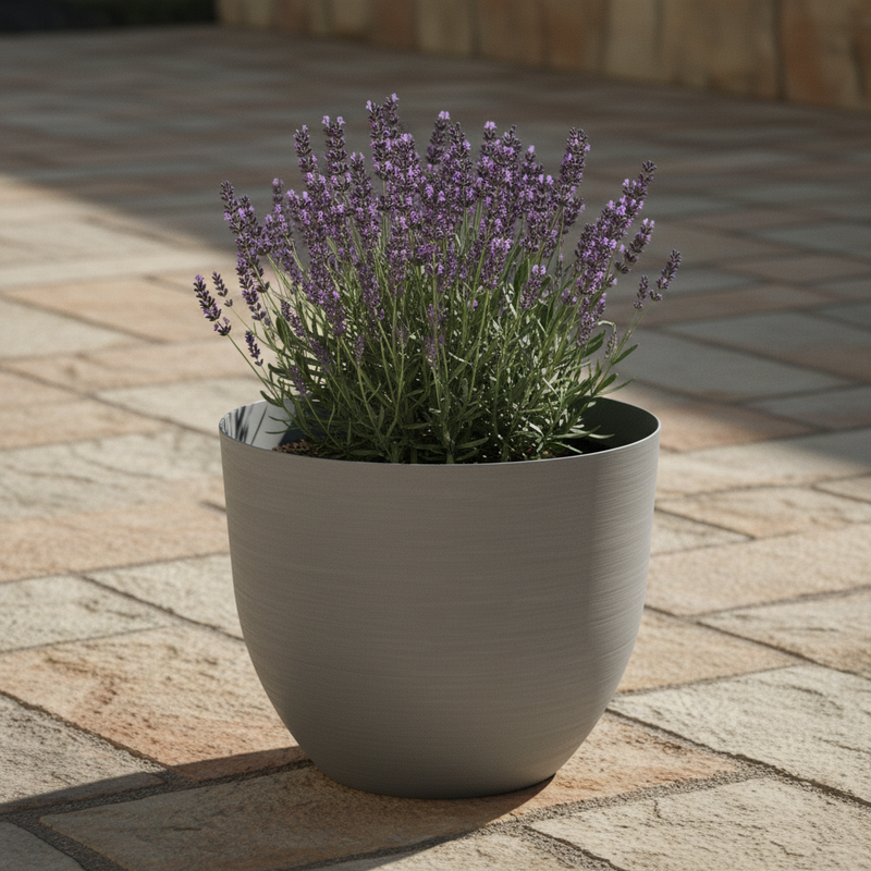 Vaso da esterno rotondo in plastica riciclata 100%, Ø38×H32 cm, colore Fog Grigio Nebbia. TeraPlast Over 38, −30°/+60°C. ean-8051560177857