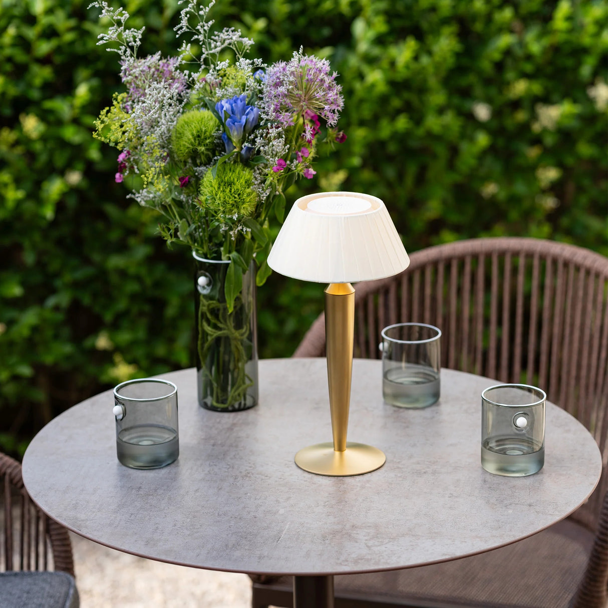 zafferano zafferano flaminia lampada da tavolo portatile ledtouch dimmer oro ean 8054040727610