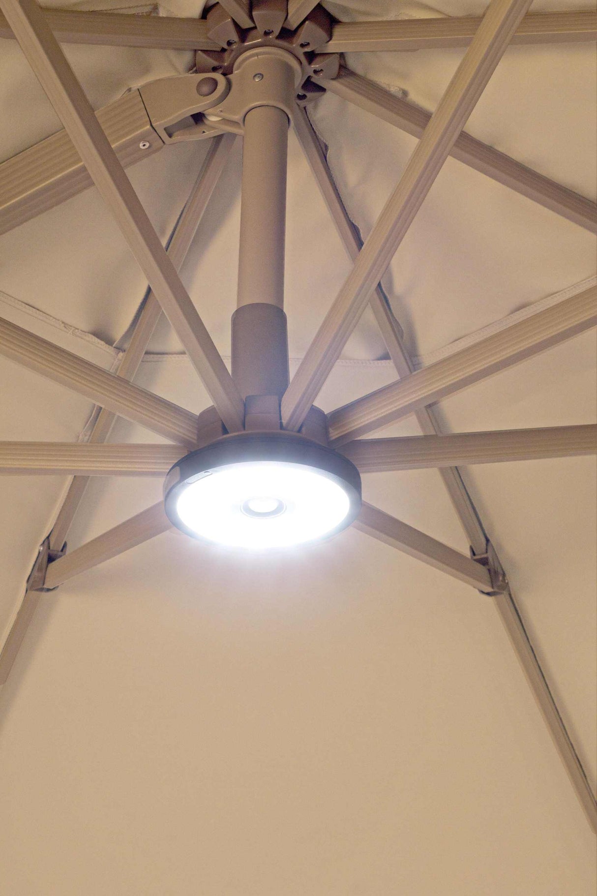 bizzotto bizzotto lampada a led bianco per ombrelloni saragozza orland ines calis eden orion ean 8051836707429