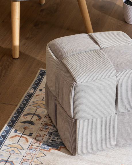 Pouf Dimo Brady en Velours à Côtes Tressé, Gris Clair