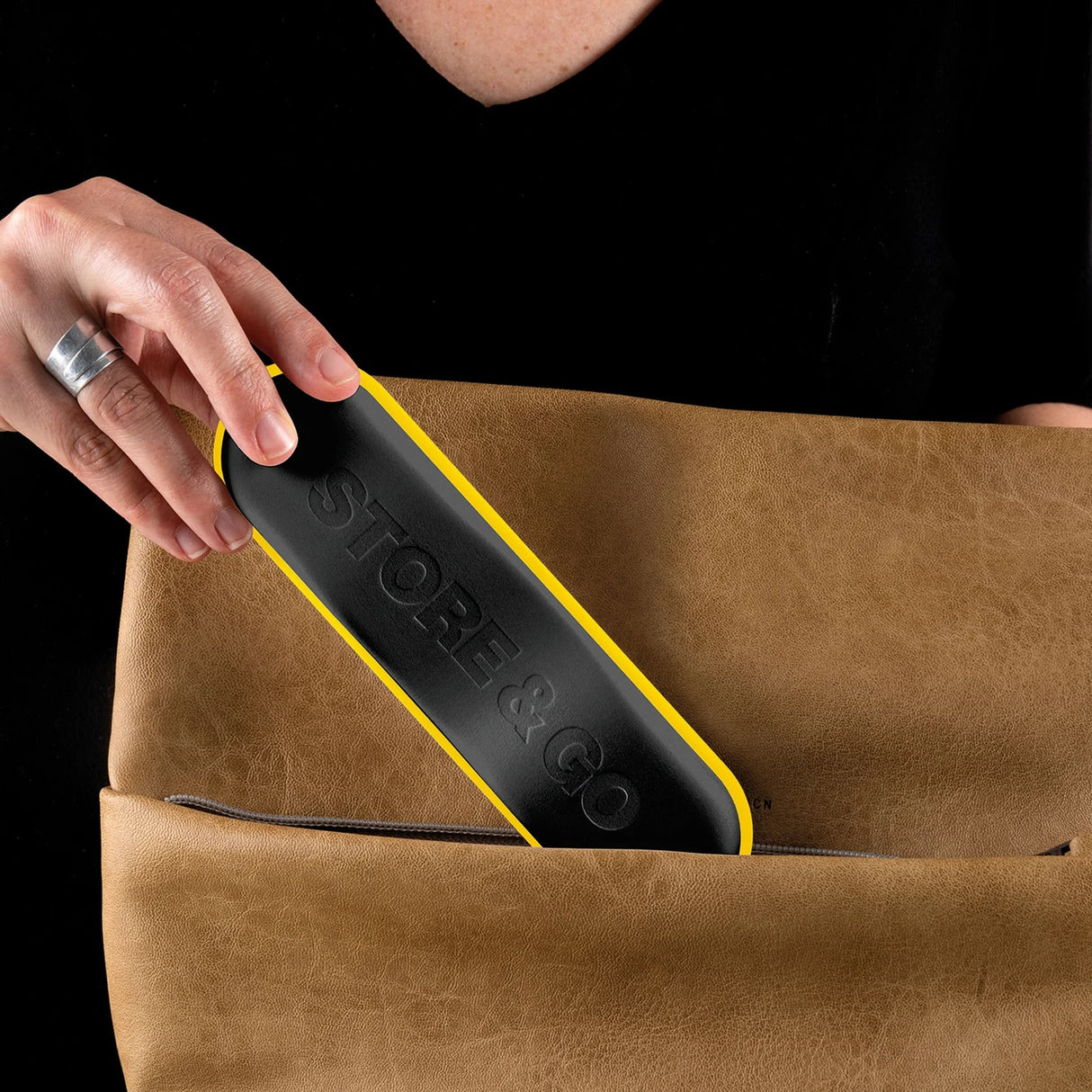 guzzini guzzini posate da viaggio con custodia store go giallo mango ean 8008392402022