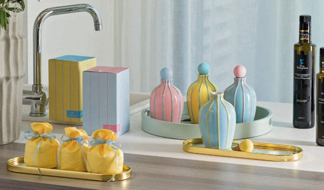 Bouteille d'huile bleue Cupido&Co. à rayures roses avec boîte D 9,5 cm H 16,5 cm