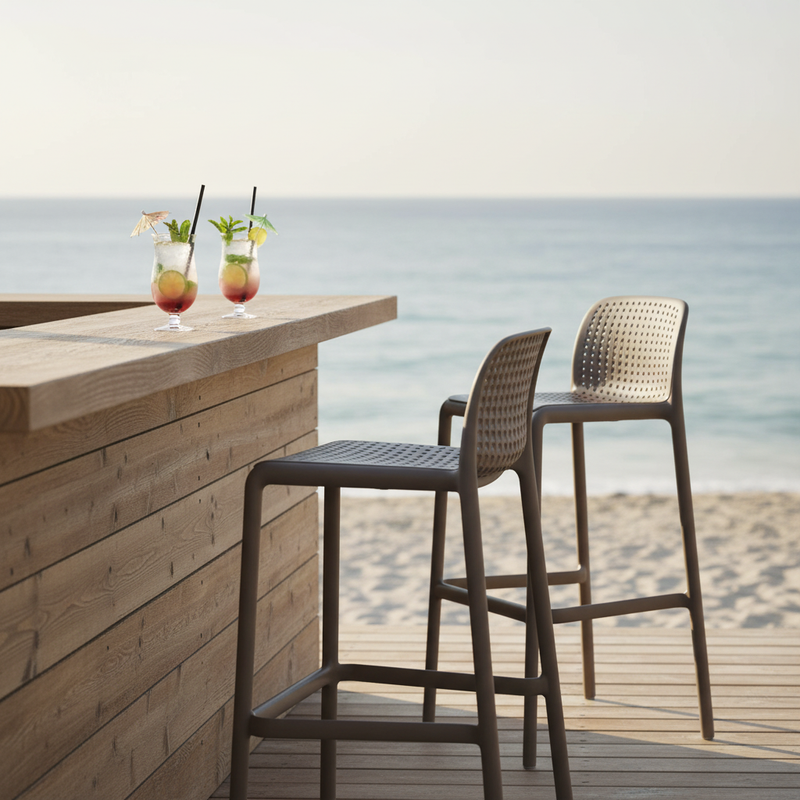 Beach club bar