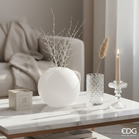 Composizione su marble coffee table