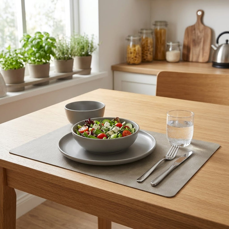 Versa Set de Table Gris Clair 30x45 cm en PVC – Set de Table Pratique et Lavable