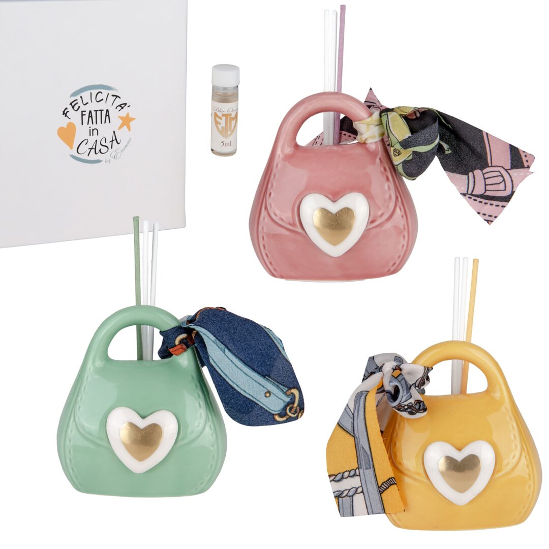 Profuma casa e ufficio con la borsetta diffusore Etm in porcellana H. 10 cm. 3 modelli: rosa, verde, giallo. Vendita singola, disponibilità limitata