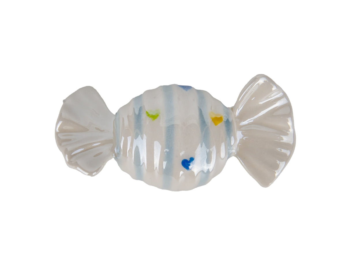 Decora il frigo con il magnete caramella Etm Candy in porcellana celeste, ø 6,5 cm. Bomboniera battesimo originale.