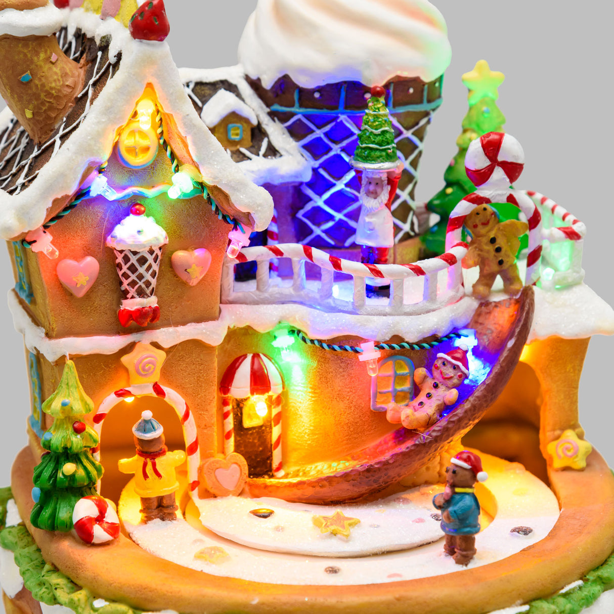 immagine-1-lotti-villaggio-casa-di-marzapane-ginger-bread-house-led-h-21-cm-rotante-musica-ean-8024199076648