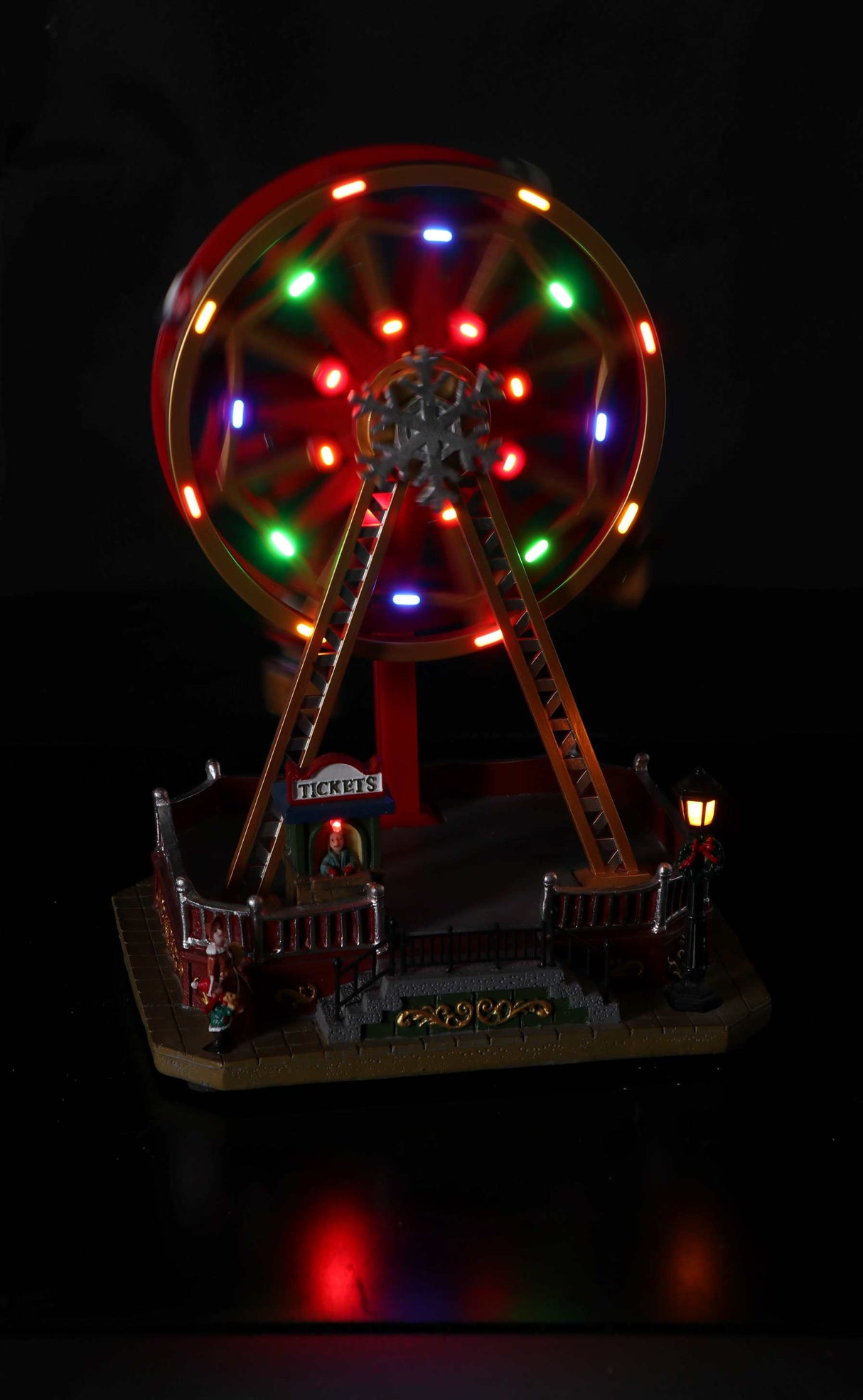 regalo italiano regalo italiano giostra natale con 26 led 23 x 19 cm h 32 cm multicolor ean 8057586156890