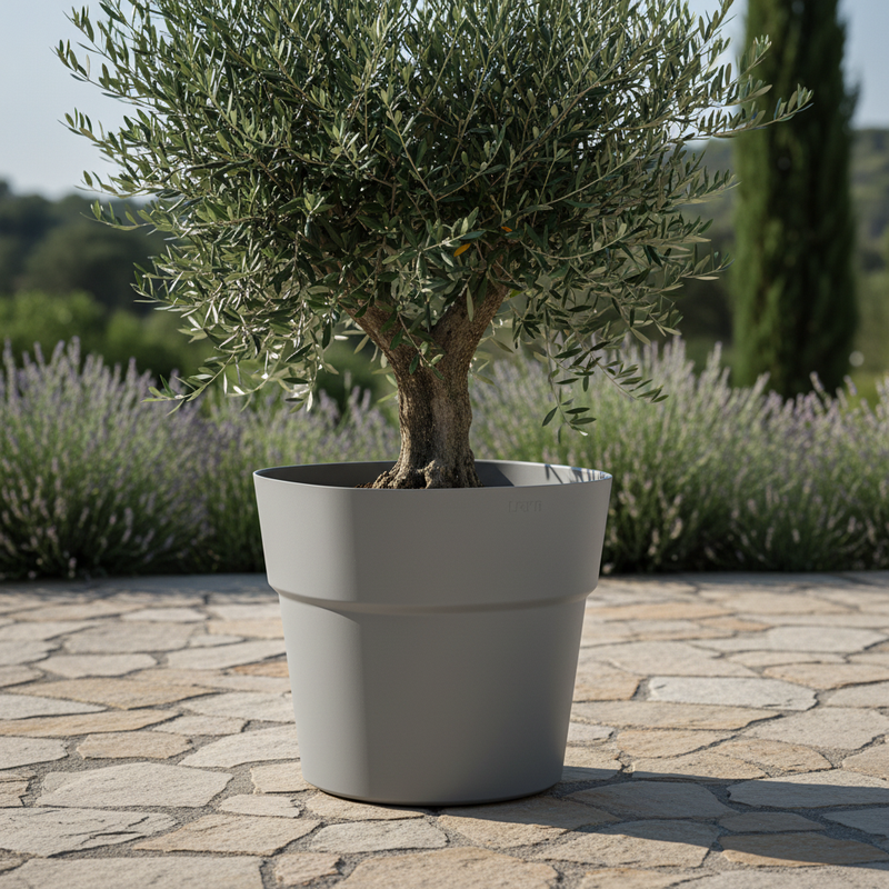 Vaso da esterno Ø58×H47 cm Fog Grey grigio chiaro, plastica riciclata 100%. Resistente da −30° a +60°C ean 8051560259218