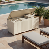 Ocean – Hotel Poolside