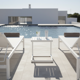 Scena 1 – Bordo piscina