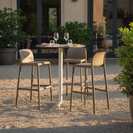 Scena 2 – Dehors ristorante cena estiva